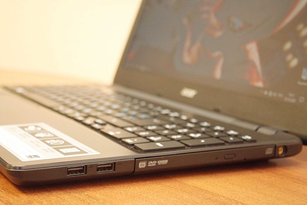 Ноутбук Acer Aspire E15/4 ядра A4-6210/8GB/SSD 128+HDD 500GB/Radeon R5