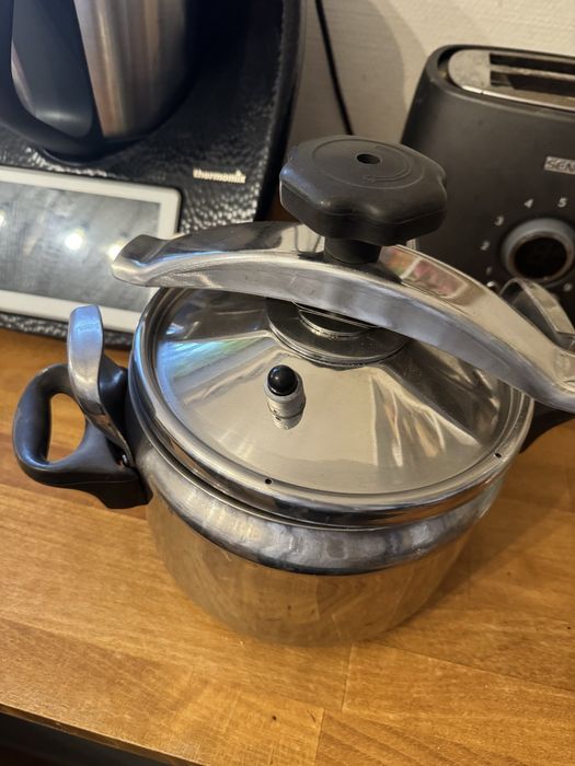 Szybkowar 4 l masywny stal nierdzewna