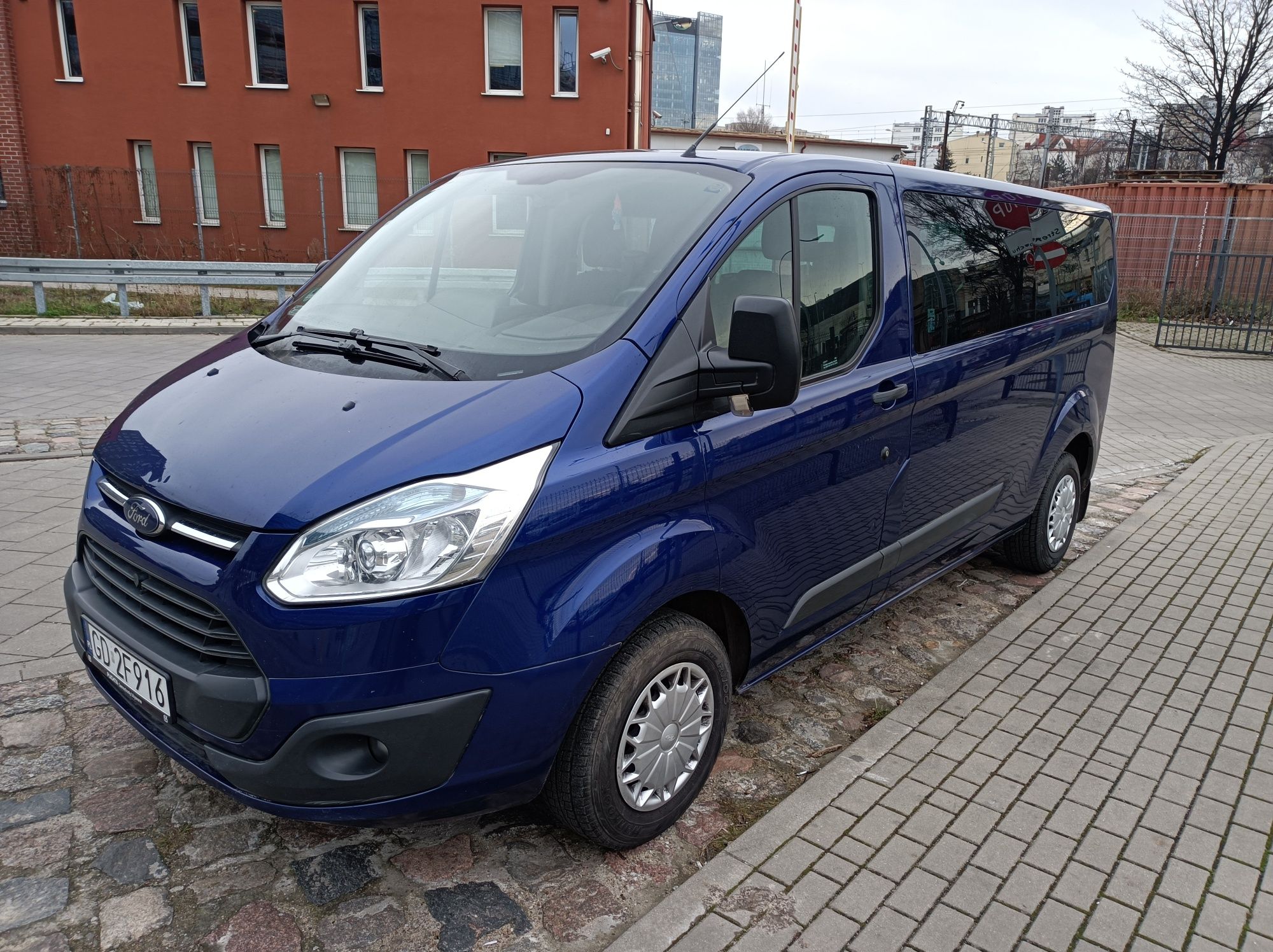 Bus 9 osobowy Wynajem Wypożyczenie Ford Transit Custom