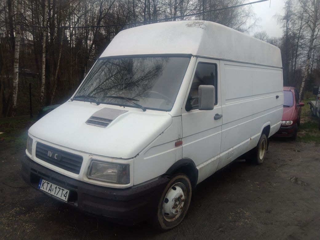 Iveco 35-10 .1992r.2.5TD.90KM.wspmaganie.koła bliźniacze.ładown.1300kg