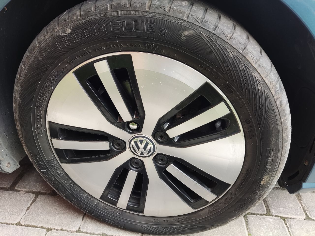 VW  e-golf 7 титани, алюмінієві  6.5JxR16 et46 5ge601025 Nokian Hakka