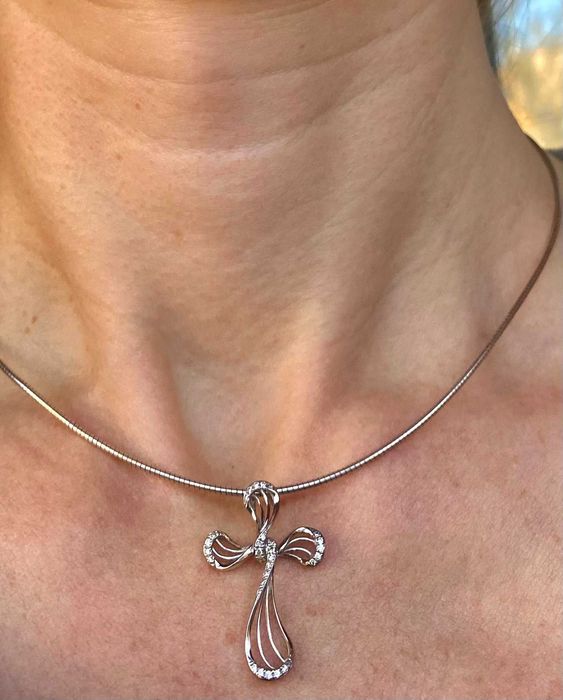 Підвіс хрестик з діамантами