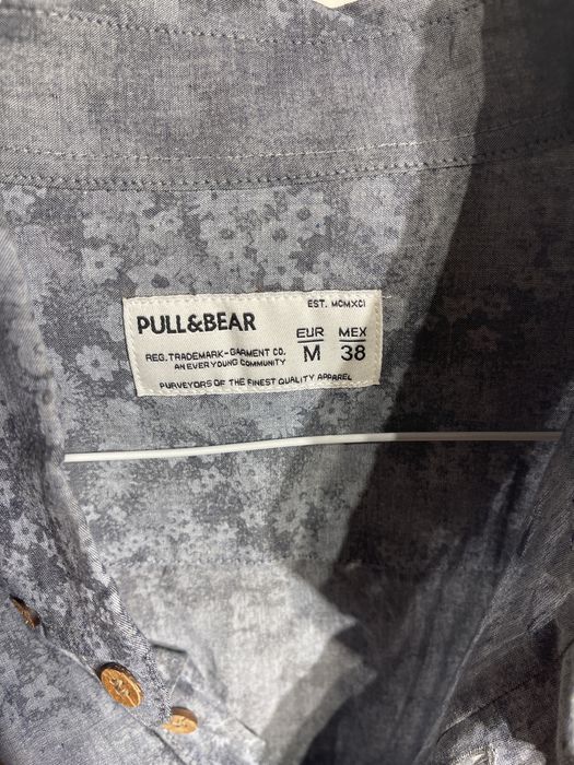 Camisa cinza Pull &Bear com desenhos