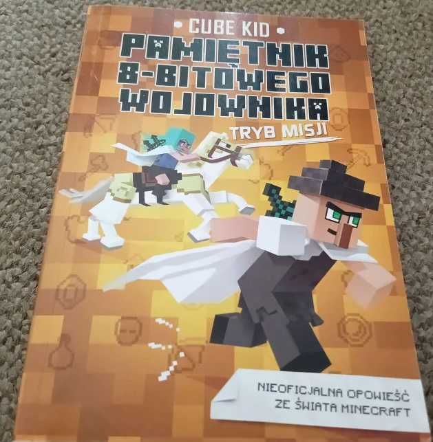 2 książki minecraft budowa serwerów i pamiętnik 8 bitowego wojownika