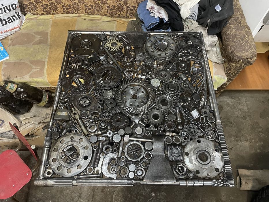 Стол в стиле стимпанк из автомобильных деталей лофт