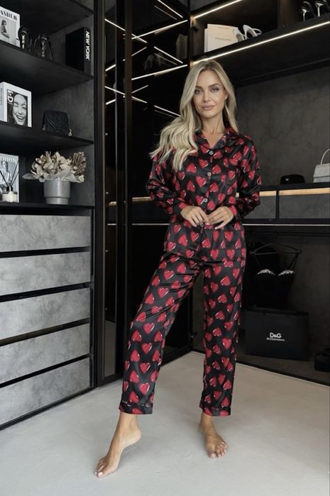 Ефектна Шовкова Піжама з Серцями для Домашнього Люксу!