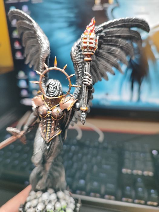 Warhammer 40000 Shrine Statue - pomalowana