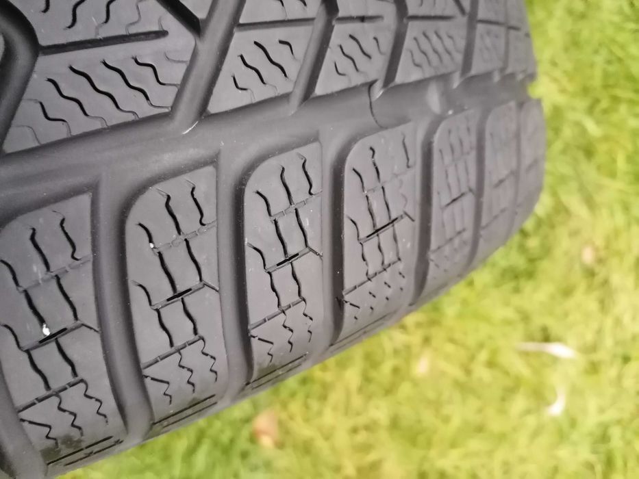 Opony  Pirelli  205/50 R17