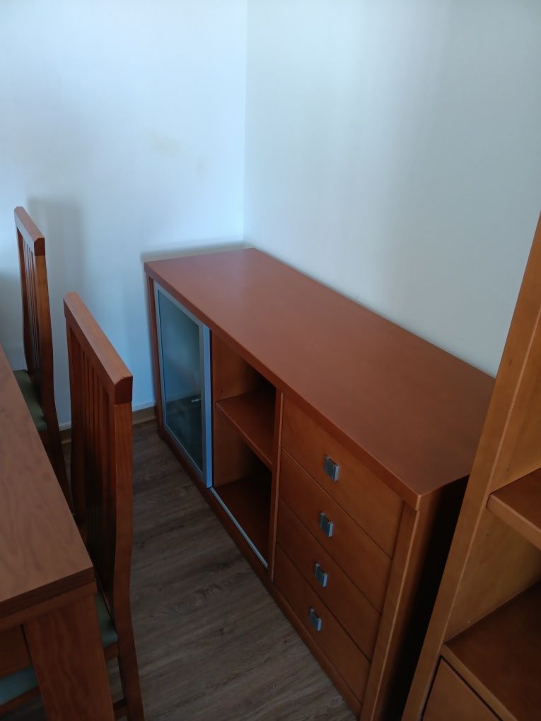 Conjunto de sala em madeira