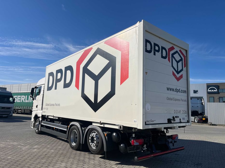 MAN TGX 26.470 6X2-4 LL BDF 2021 Промтоварний фургон-контейнер