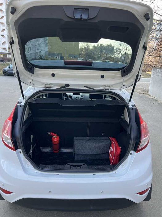 Продаж автомобіля Ford Fiesta