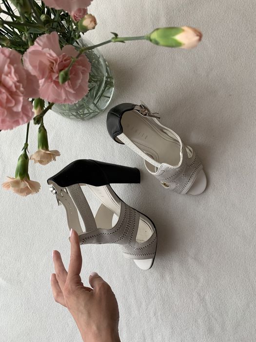 Piękne buty sandały na słupku ze wzorem mohito biało czarne odkryty pa