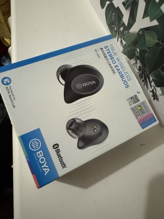 Слухові навушники фірми BOYA BY-AP1