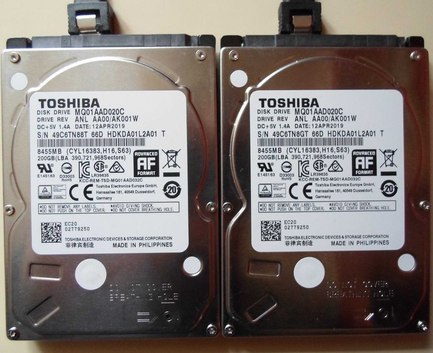 Toshiba 200GB  2.5'' SATA 4200rpm 2шт