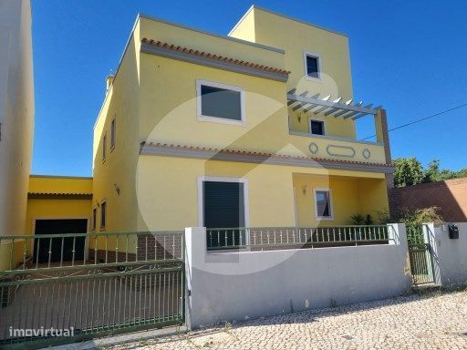 Moradia T4 com piscina - Olhão