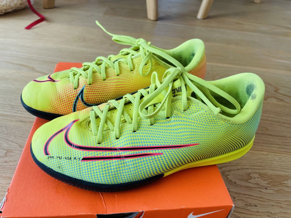 Buty piłkarskie halowe nike 35,5 , 22,5 cm wkładka