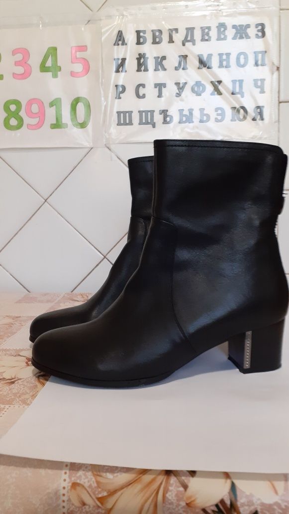 Продам кожаный новый женский осенний ботинок 39 р стелька 25.5 см
