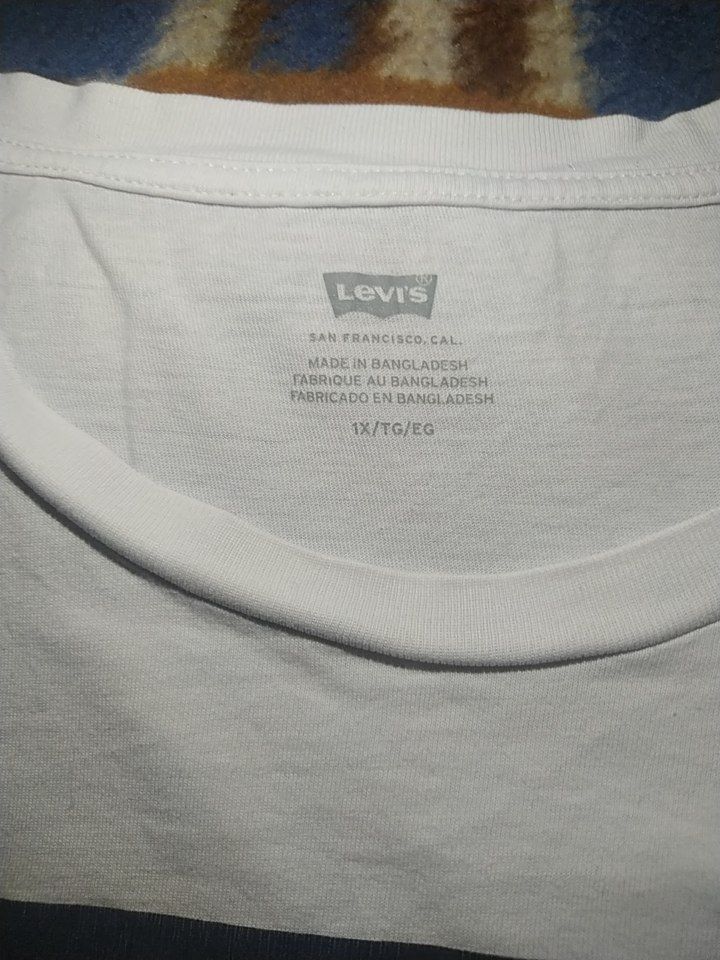 Футболка Levi's у гарному стані