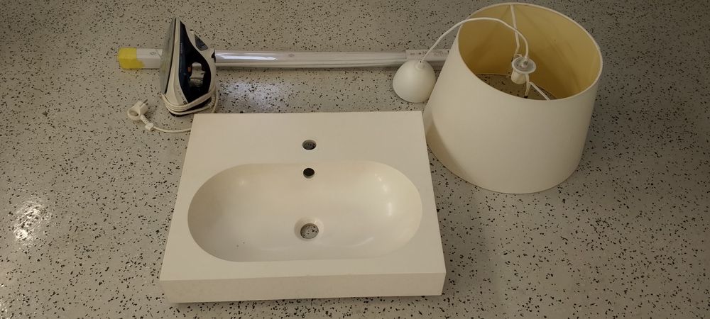 Łazienka --umywalka-Gratis lama,roleta zelazko całość 70 zł