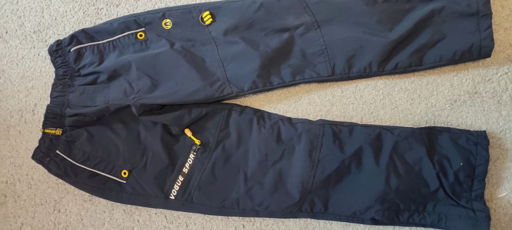 Штани утеплені для хлопчиків 134/140.