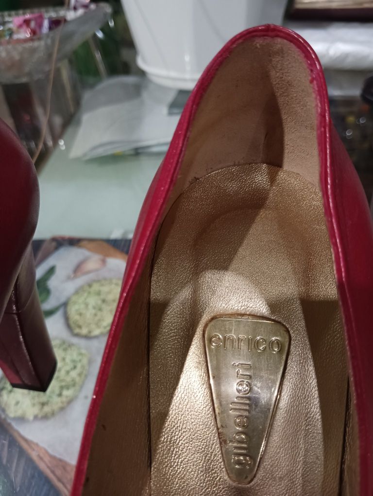 Туфли женские.кожа.