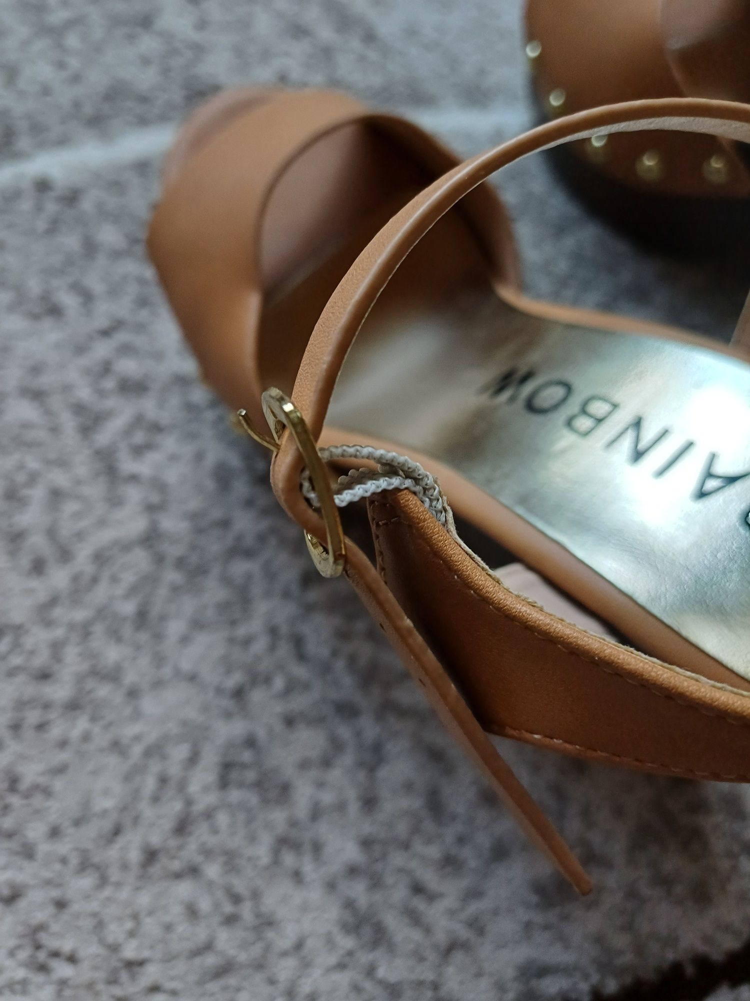 Sandały na podeszwie platformy rozmiar 38cm