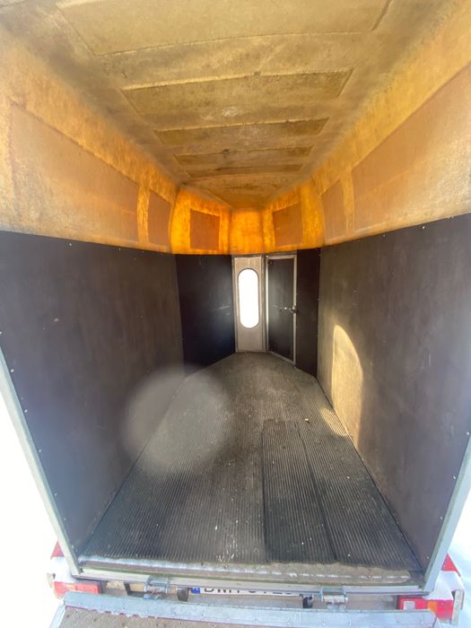 Przyczepka do przewozu koni i zwierząt