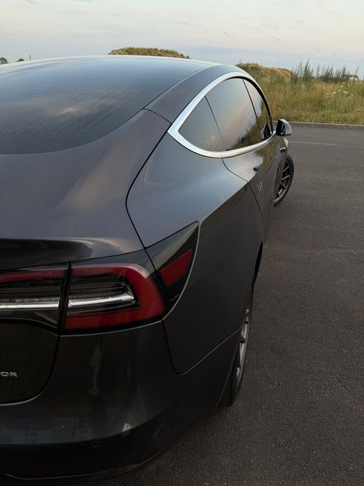 Продам Tesla Model 3