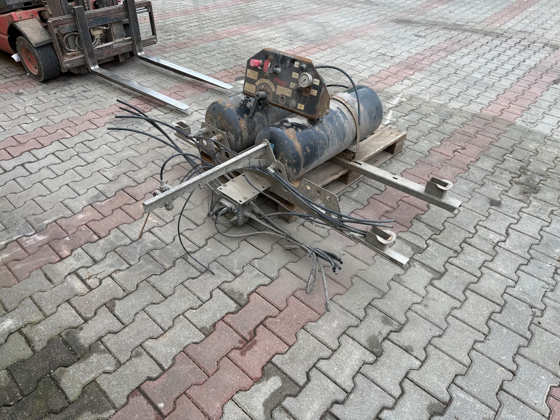 Fliegl  Naczepa Fliegl części  modulator ebs , zbiorniki powietra 3 o