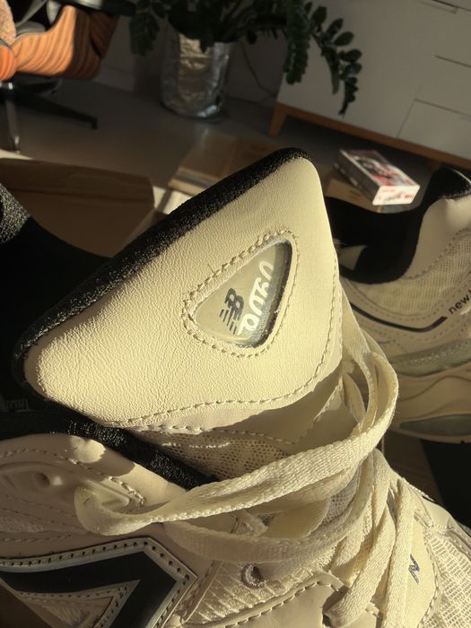 Męskie buty sportowe beżowe New Balance 9060 Driftwood 45