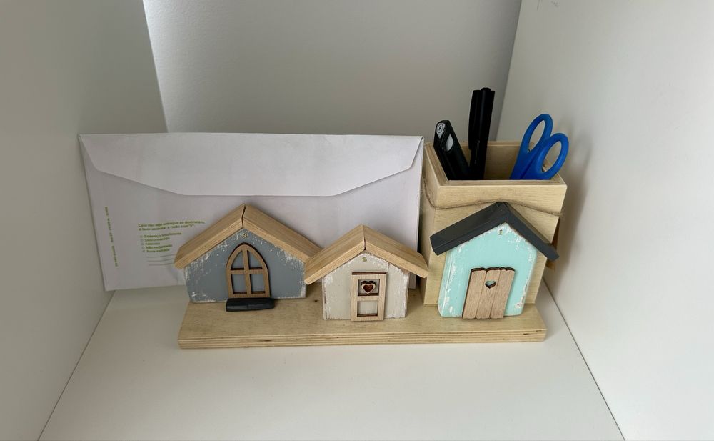 Organizador/suporte para canetas e cartas