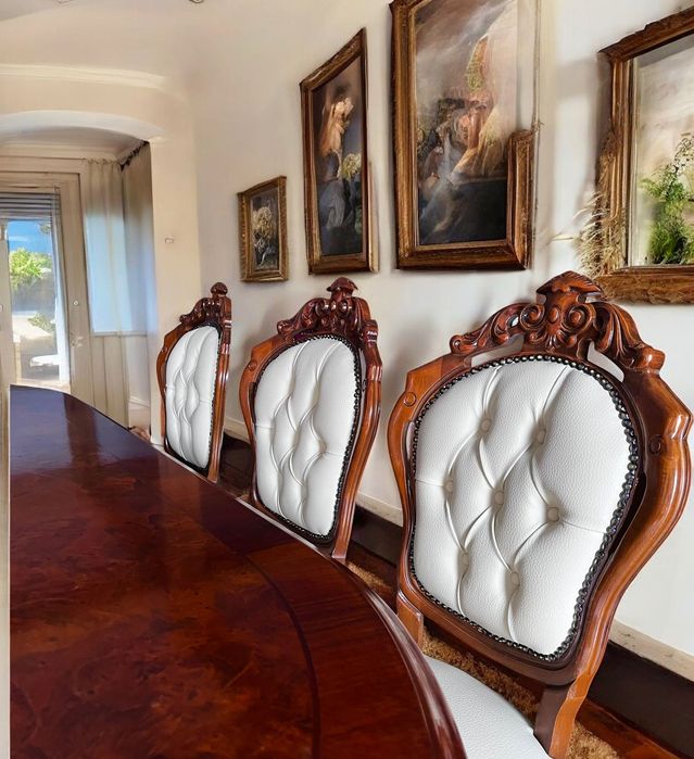 Piękny włoski stół i 8 krzeseł w skórze ecru nowy materiał