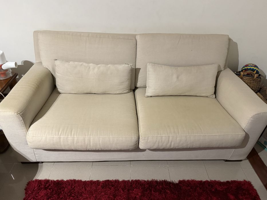 2 sofas de 3 lugares cada