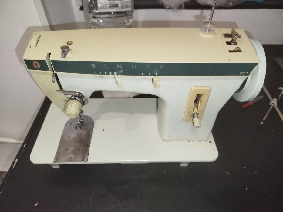 Máquina de costura Singer