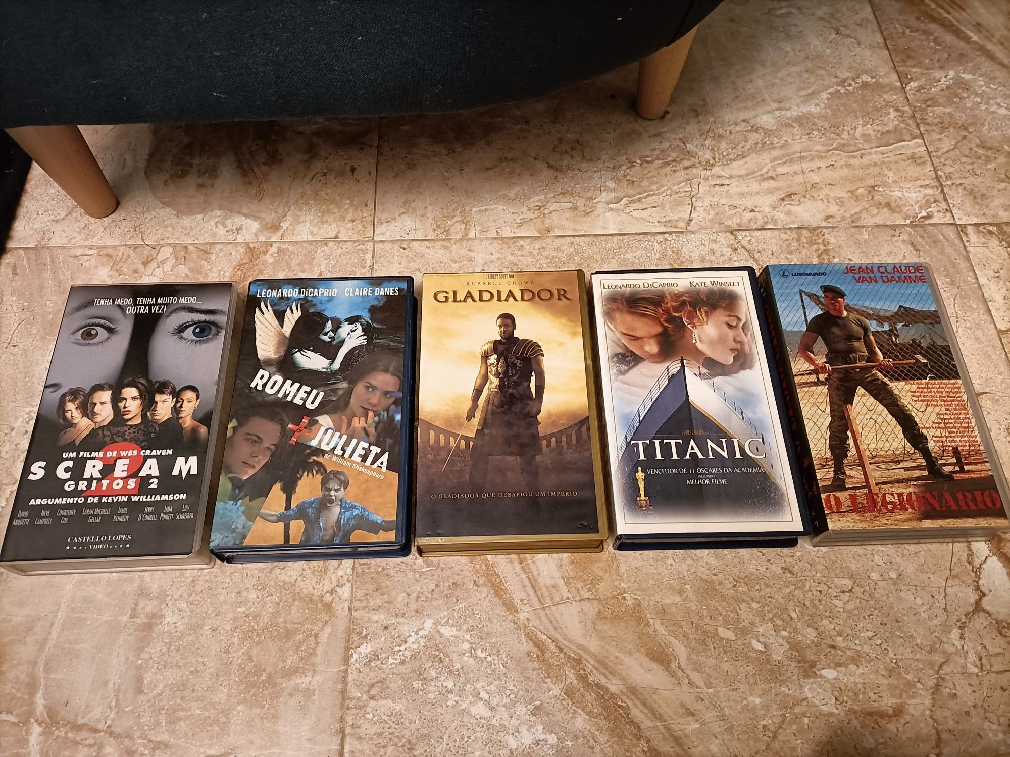 21 Cassetes VHS Filmes Titanic/Gladiador/Carrie/Scream 2/O Legionário