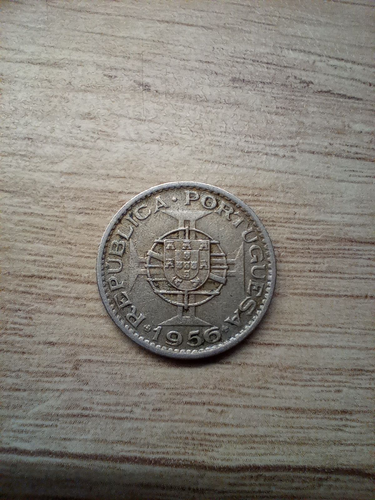 Монета 2$50 Ангола 1956 год