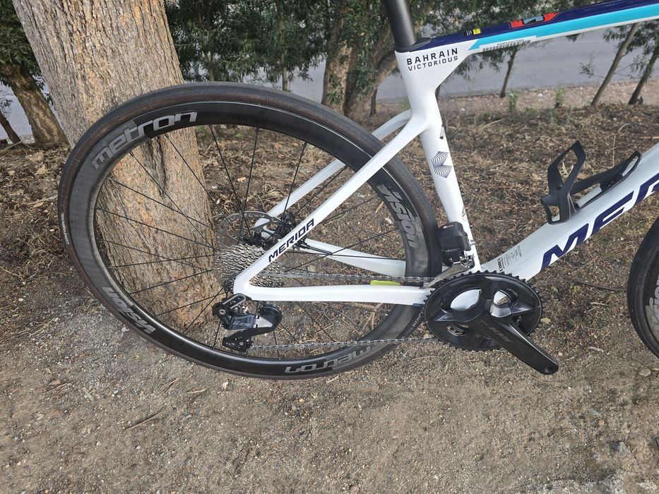 Merida com 105 di2 e rodas carbono