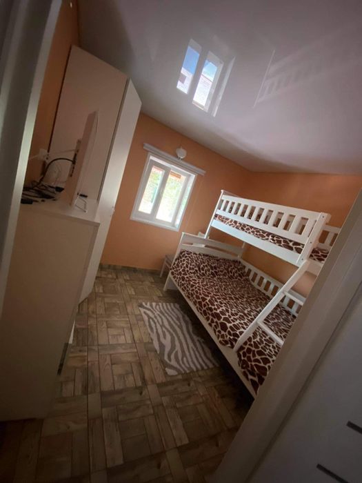 Подобово будинок з теплим басейном