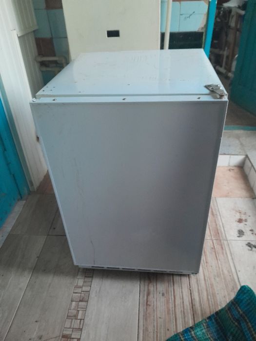 Продам холодильник для студентів,кафе,на дачу,85х60х50см.