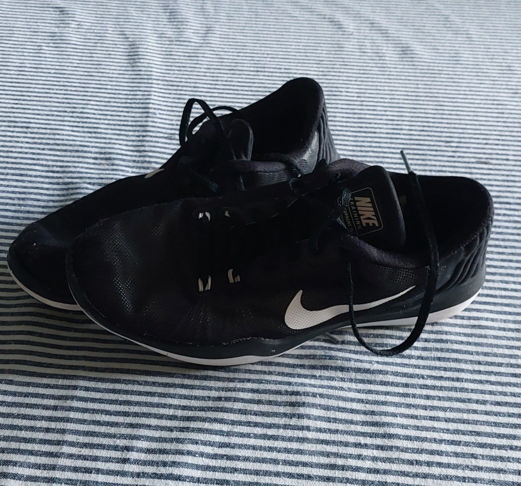 Buty NIKE FLEX SUPREME TR5 rozmiar 38,5