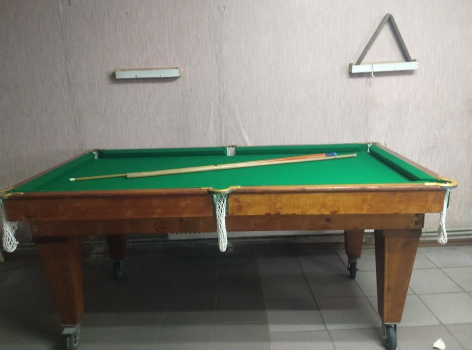 Продам бильярд стол.