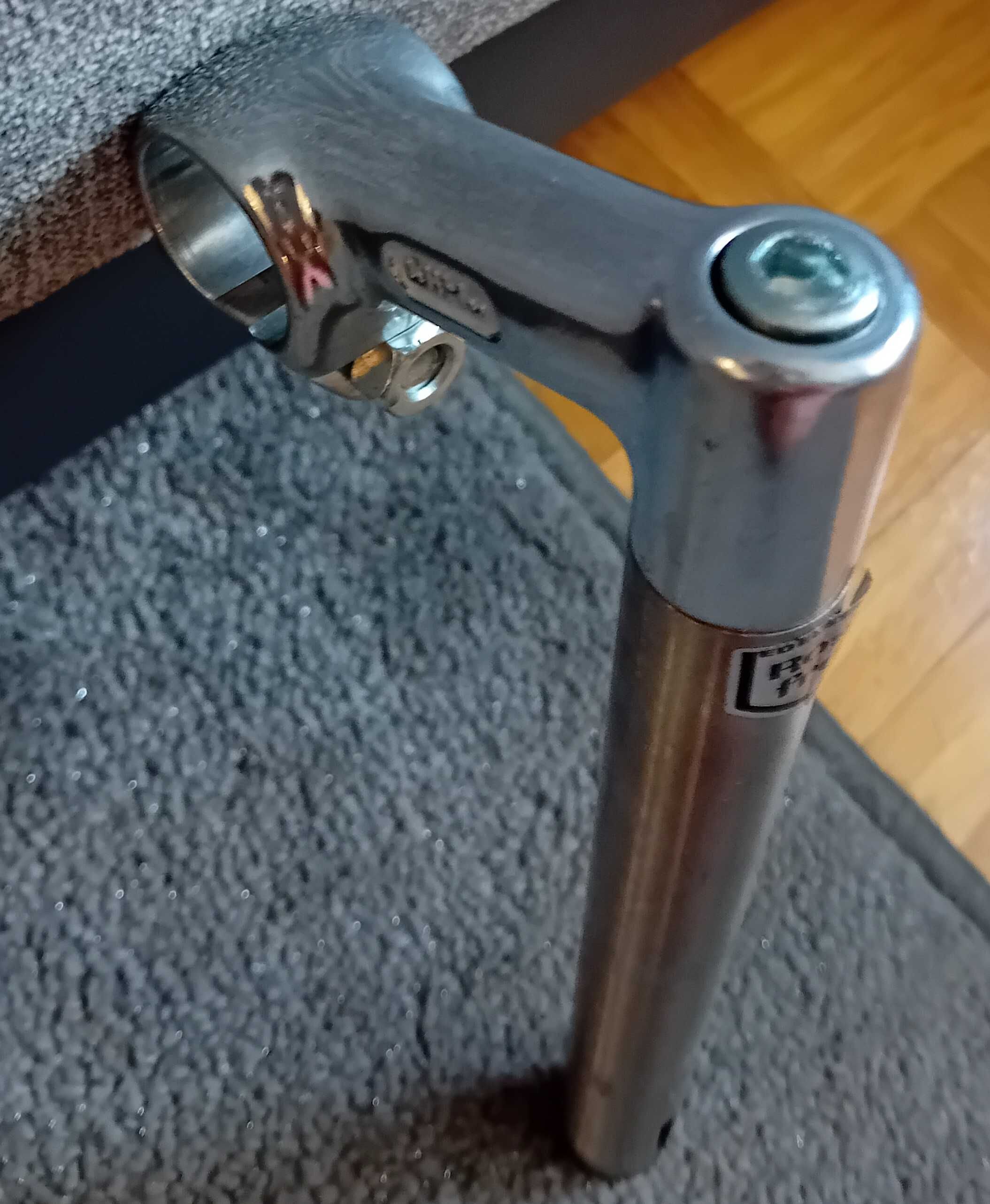 Retro mostek,wspornik kierownicy firmy WiHu dł.23cm srebrny / NOWY/.