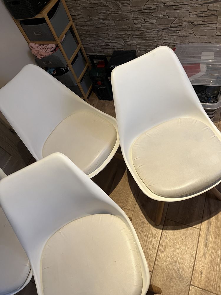Sprzedam komplet białych krzeseł w stylu skandynawskim 6 szt