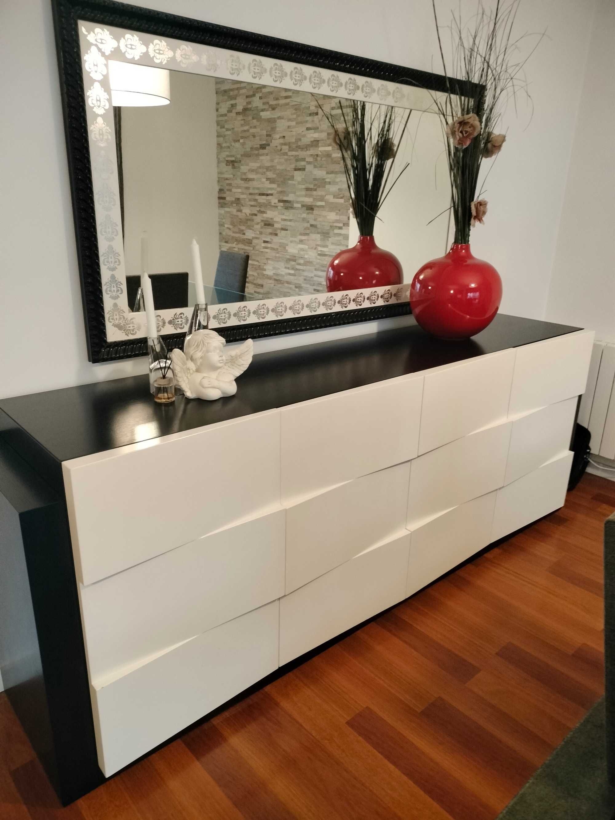 Mesa de sala Jantar e aparador
