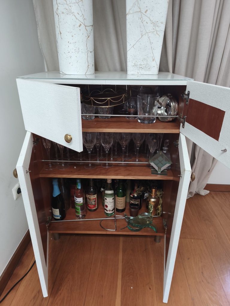 Móvel para garrafeira