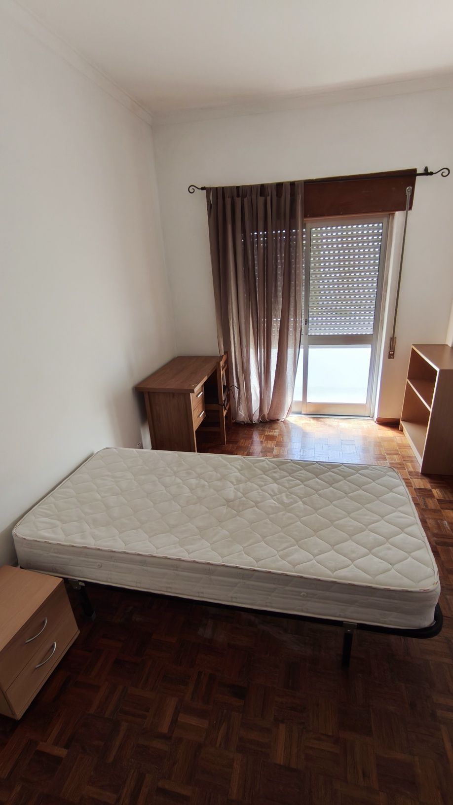 Quarto com varanda próximo ESTGV