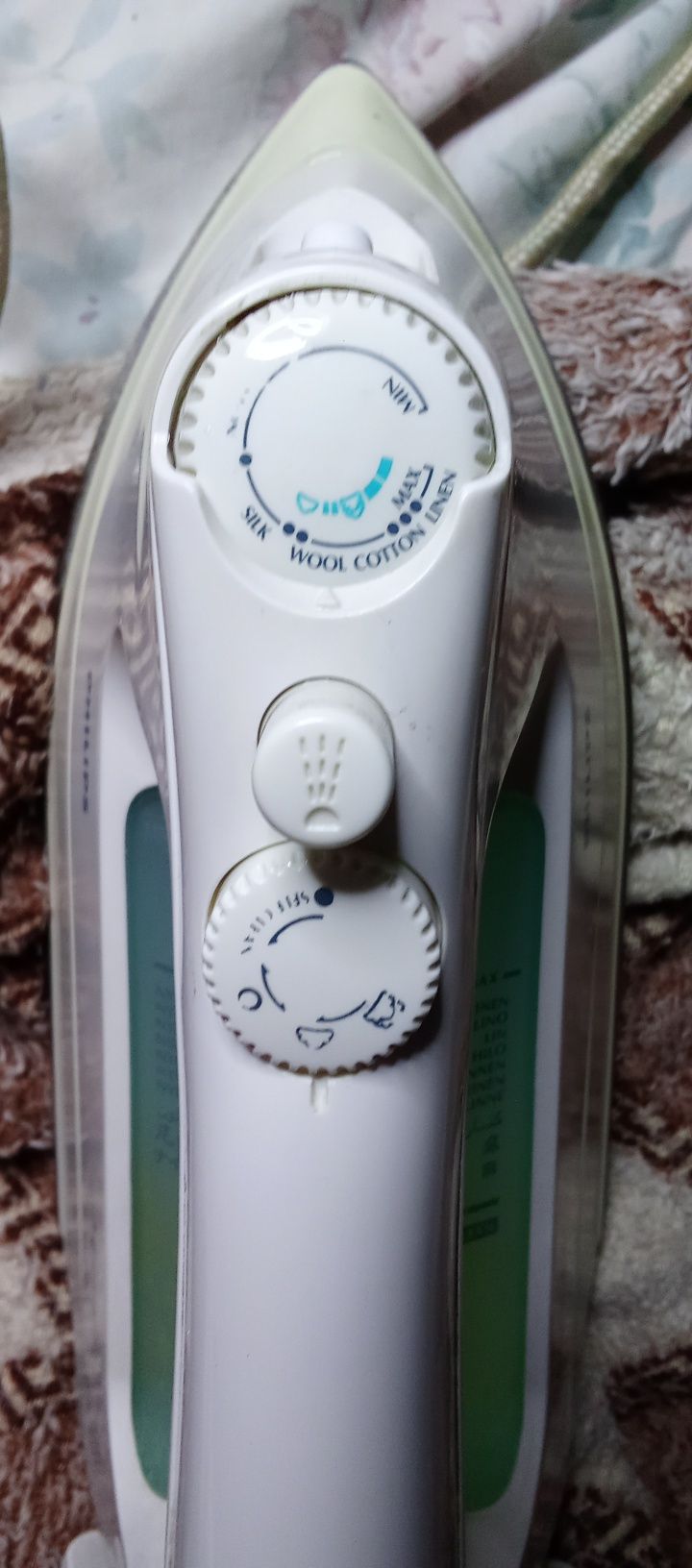 Утюги  Tefal , Philips и  3 ссср, рабочие.