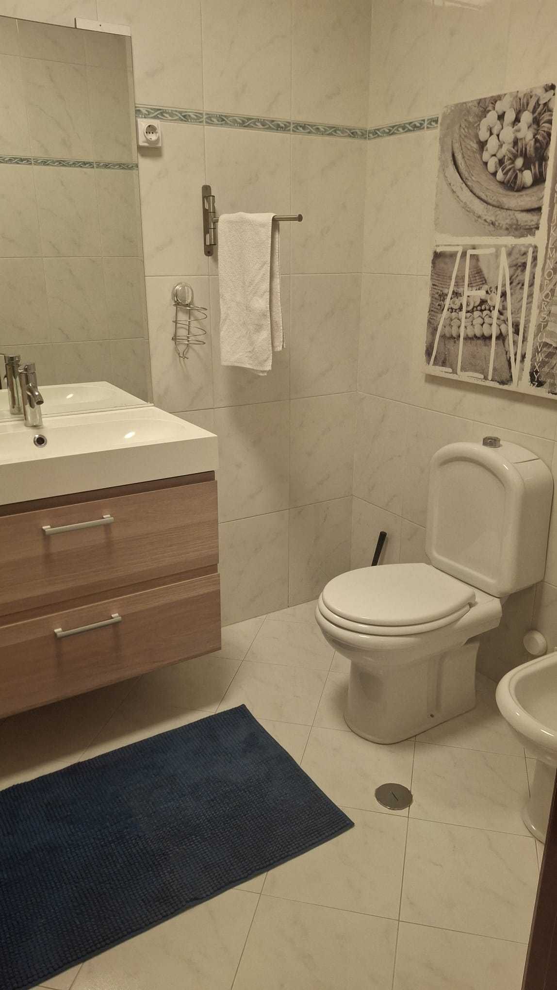 Quarto para Senhora ( Trabalhadora e/ou Estudante) despesas incluídas