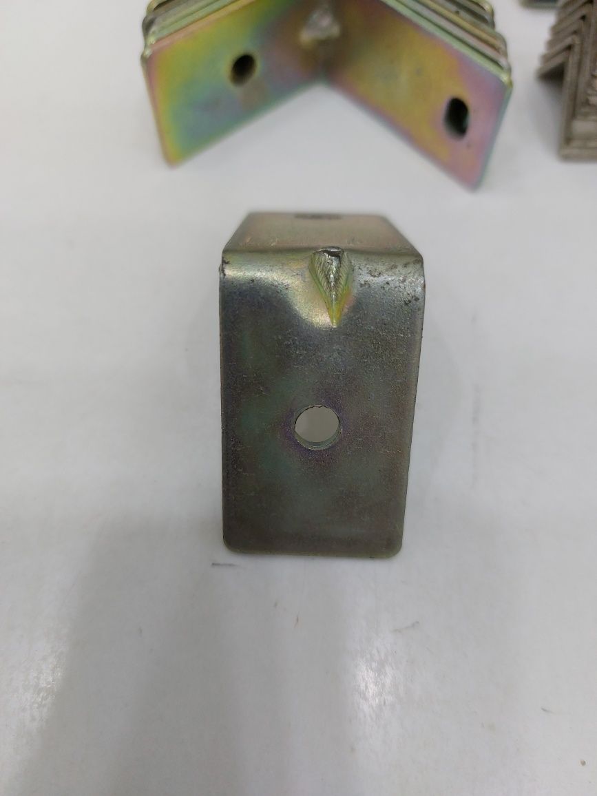 Уголки металлические 4 х 4, 1.7 х 1.7