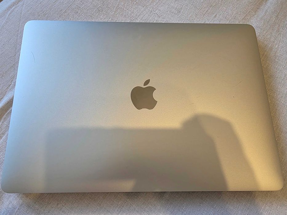 MacBook Pro Silver M2 / 8GB / 256GB з Touch Bar